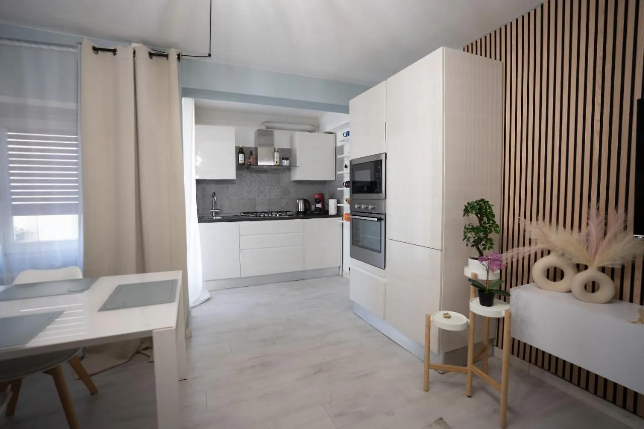 Home Away From Home Verona Apartment