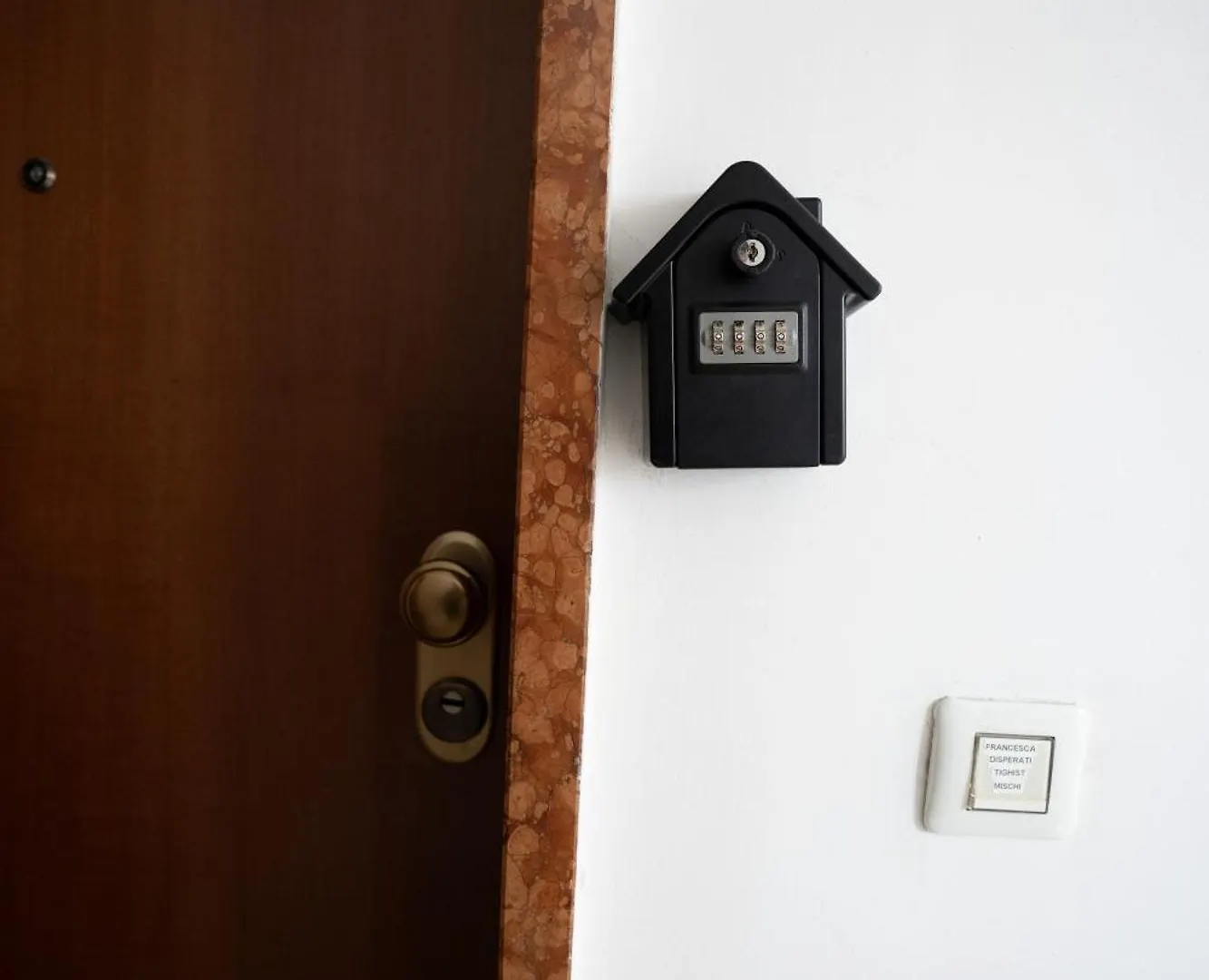 Home Away From Home Verona Apartment
