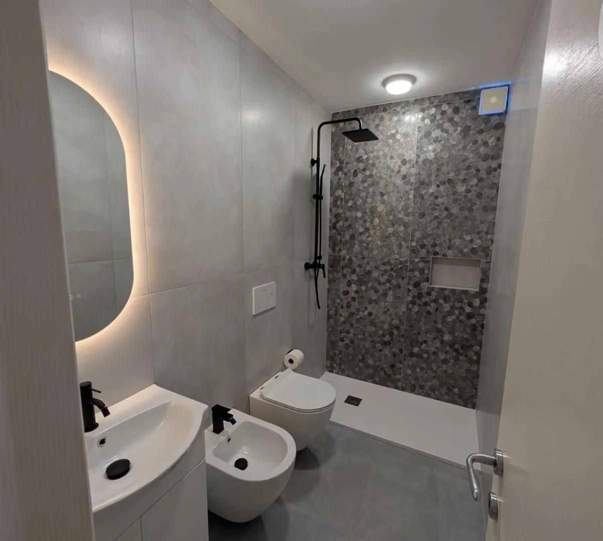 Home Away From Home Verona Apartment
